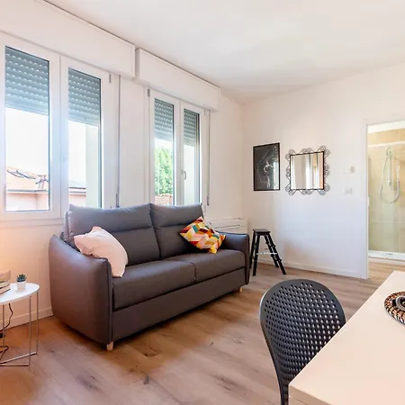 Chic Little Flat Near Center * Parma